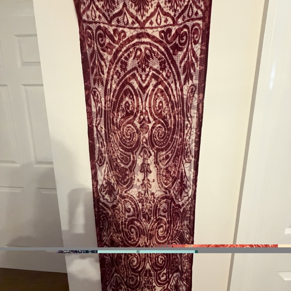 Reversible Floral scarf Burgundy/Beige Viscose Nylon Dry Clean Only - Picture 3 of 12